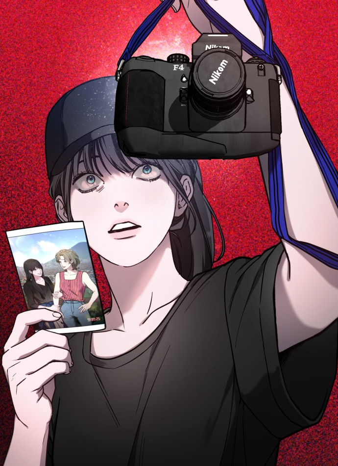 자신이 찍힌 사진과 날짜를 보고 놀라는 주인공의 모습. 자신이 찍힌 사진과 날짜를 보고 놀라는 주인공의 모습.